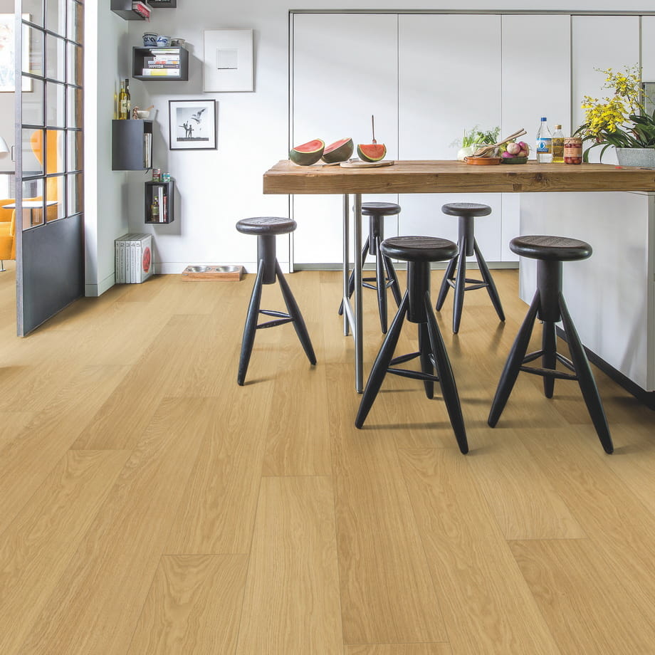 Ламинат Quick-Step Доска натурального дуба лакированная IM3106 Impressive в интерьере