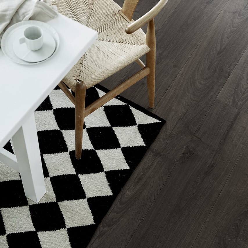 Ламинат Pergo Дуб черный L1251-03869 Skara pro в интерьере 5