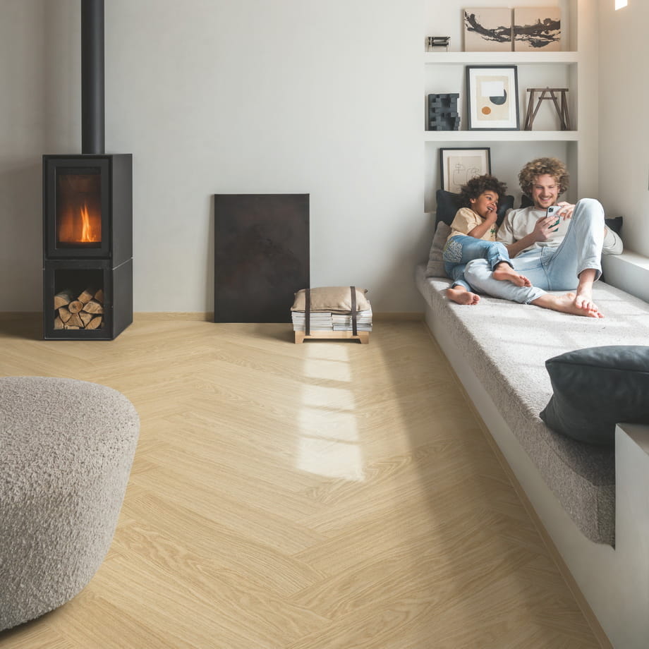 ПВХ-плитка Quick-Step Дуб Чистый Румяный AVHBU40359 Alpha Vinyl Ciro фактура в интерьере 6