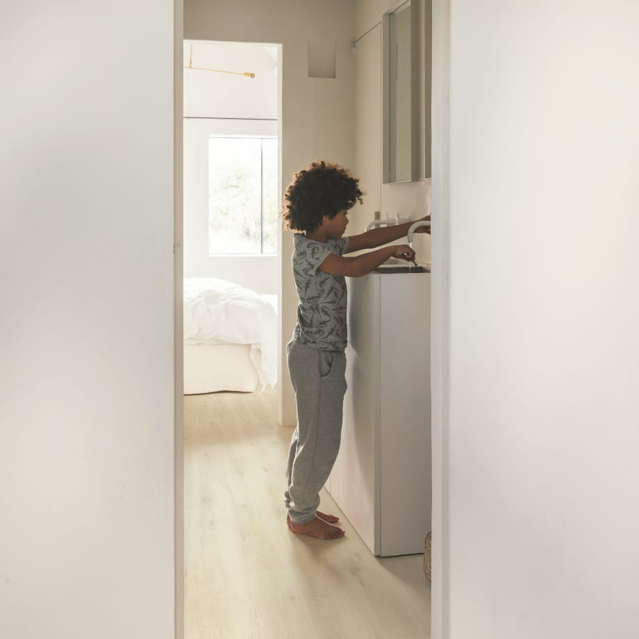 Quick-Step Морской Бриз Серо-бежевый Liv SGSPC20319 в интерьере 4