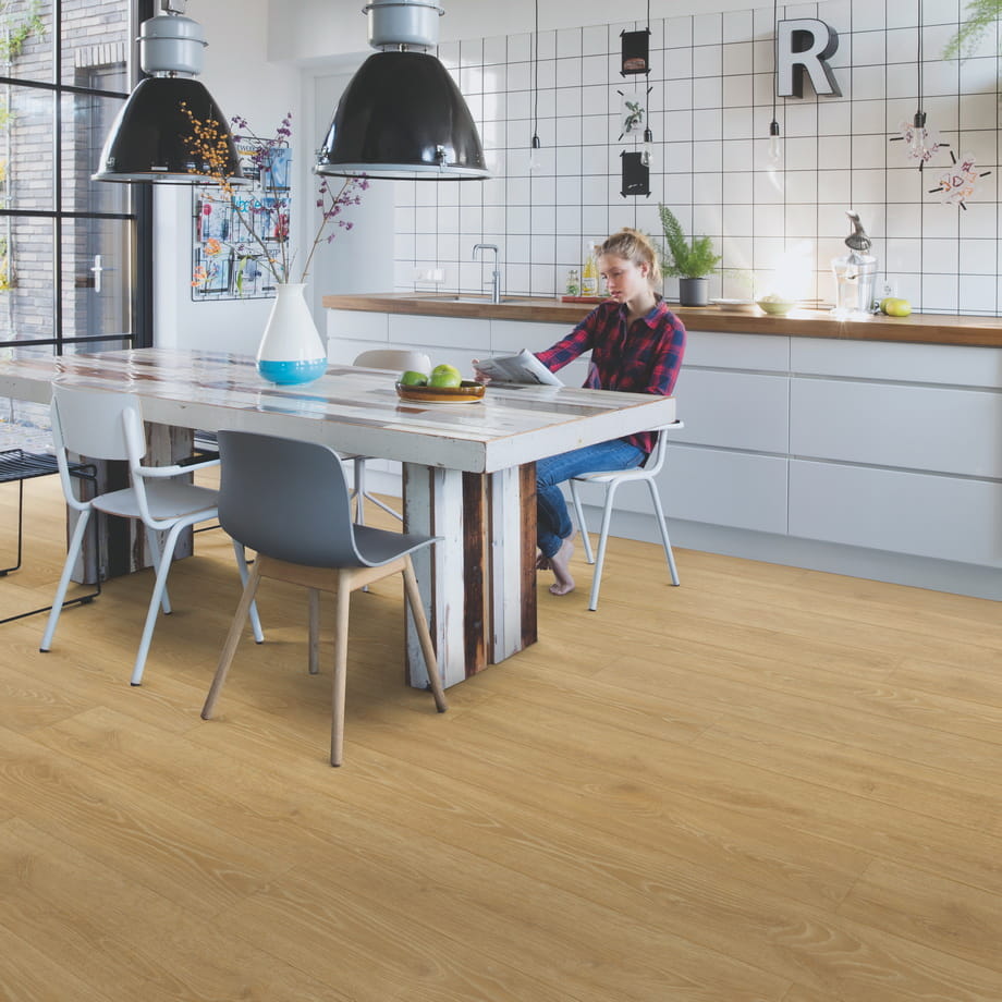 Ламинат Quick-Step Дуб Лесной Массив Натуральный MJ3546 Majestic в интерьере 2