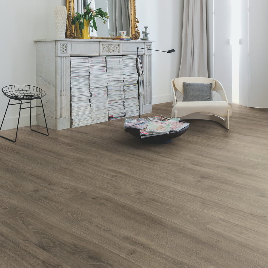 Ламинат Quick-Step Дуб Лесной Массив Коричневый MJ3548 Majestic в интерьере 2