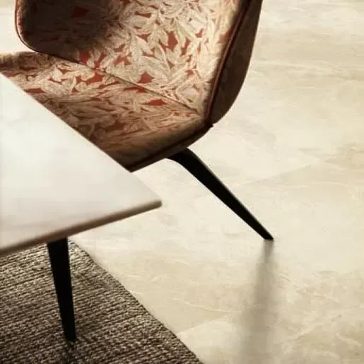 ПВХ-плитка Quick-Step Мрамор Светло-серый AVSTU40295 Alpha Vinyl Oro в интерьере