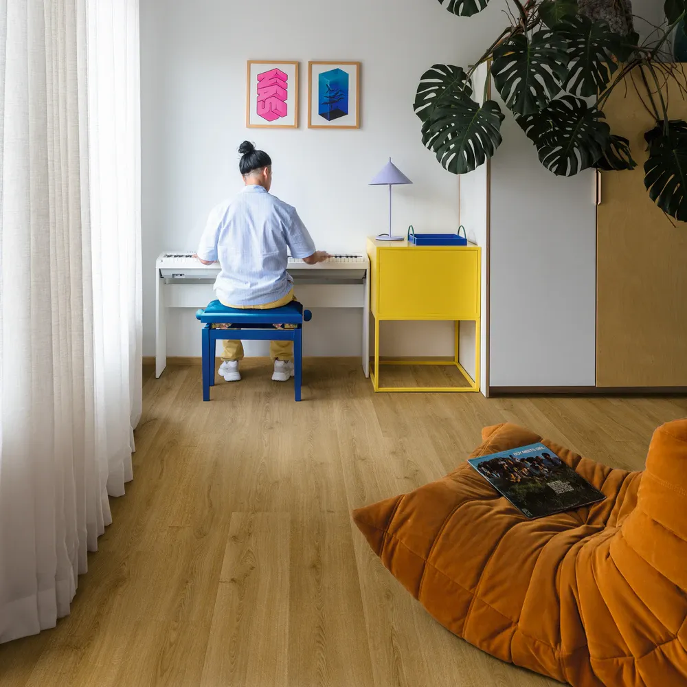 Quick-Step Alpha винил Bloom AVMPU40238 Эко Дымчатый в интерьере 2
