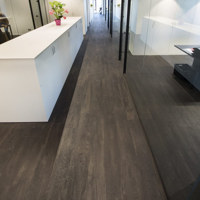 Кварцвинил Moduleo Country Oak 54991 Roots в интерьере 2