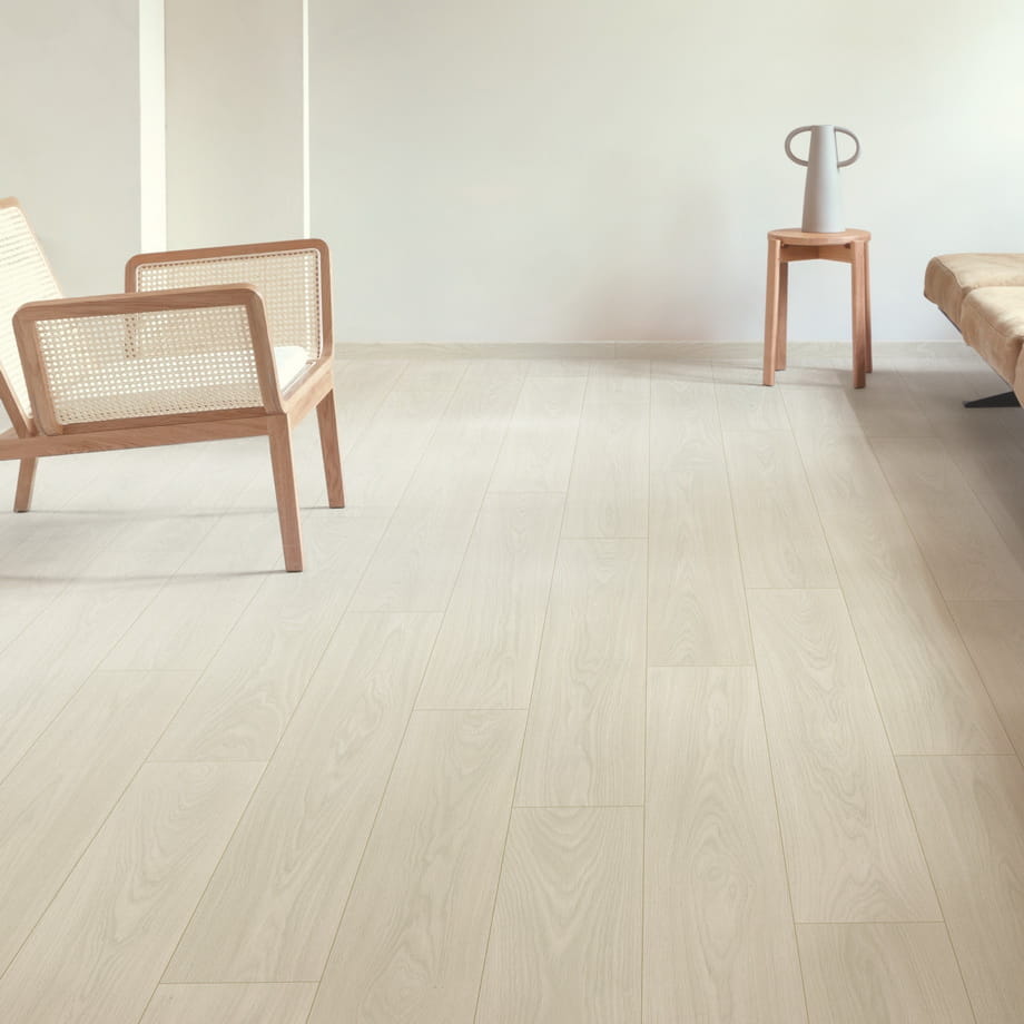 Ламинат Quick-Step Дуб Туманный Серый CLH5795 Classic в интерьере 1