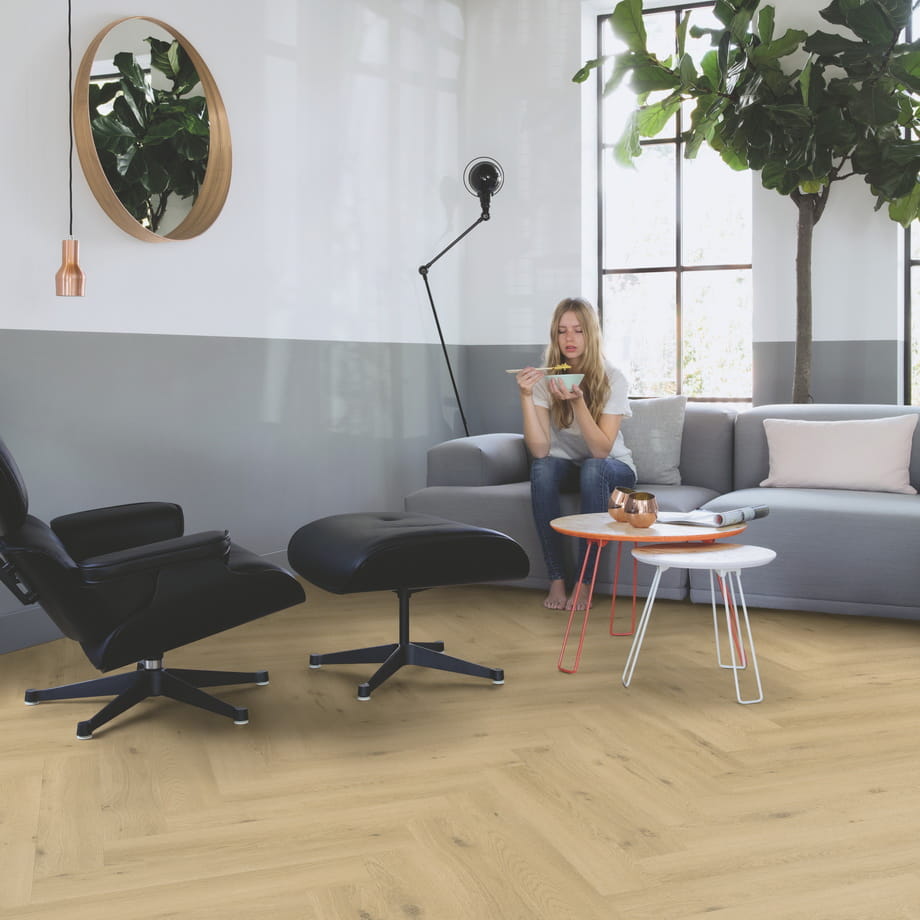 Виниловый пол Quick-Step Морской бриз натyральный SGHBC20326 Pristine в интерьере 4