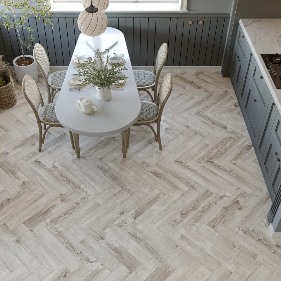Кварцвинил CronaFloor H005 Дуб Страсбург Herringbone в интерьере 3