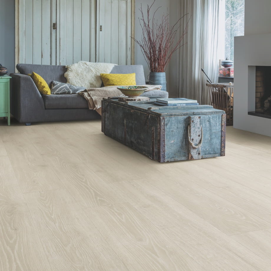 Ламинат Quick-Step Дуб Лесной Массив Светло-Серый MJ3547 Majestic в интерьере