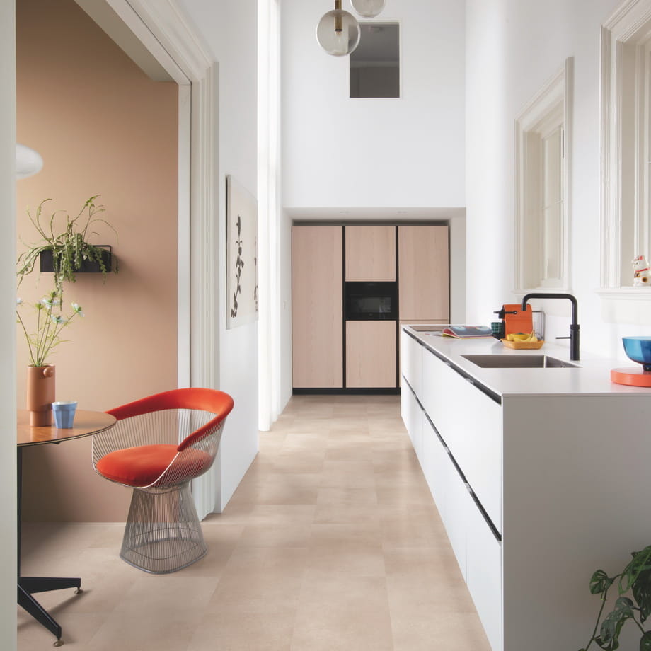ПВХ-плитка Quick-Step Коралл AVSTU40232 Alpha Vinyl Oro в интерьере 2