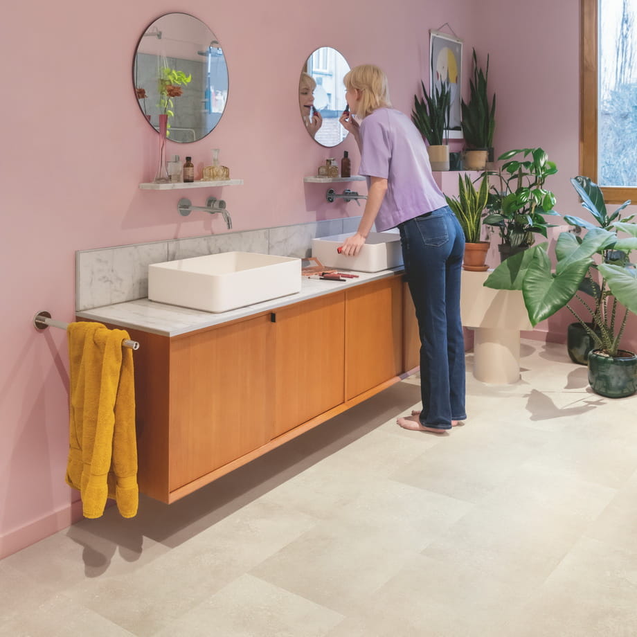 ПВХ-плитка Quick-Step Коралл AVSTU40232 Alpha Vinyl Oro в интерьере 1