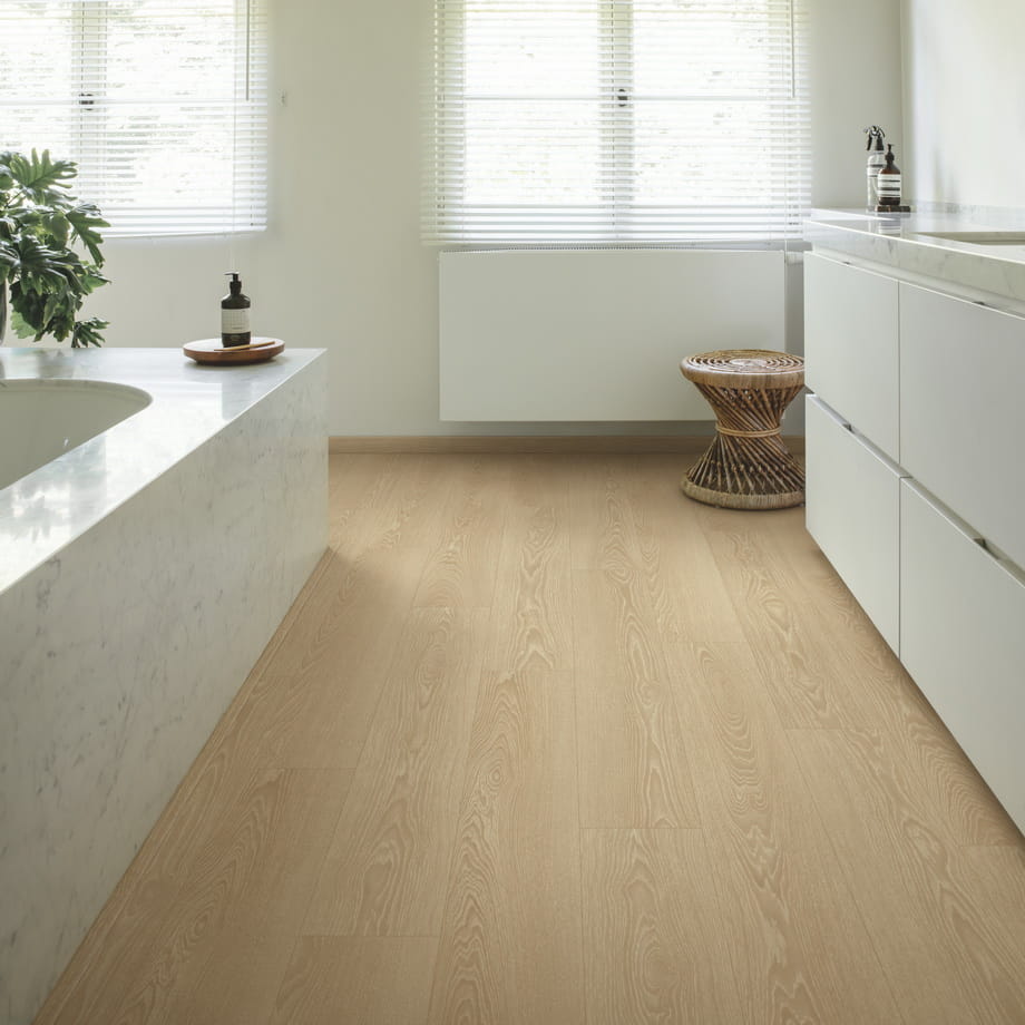 Ламинат Quick-Step Дуб Натуральный Отбеленный CLH4089 Classic в интерьере 1