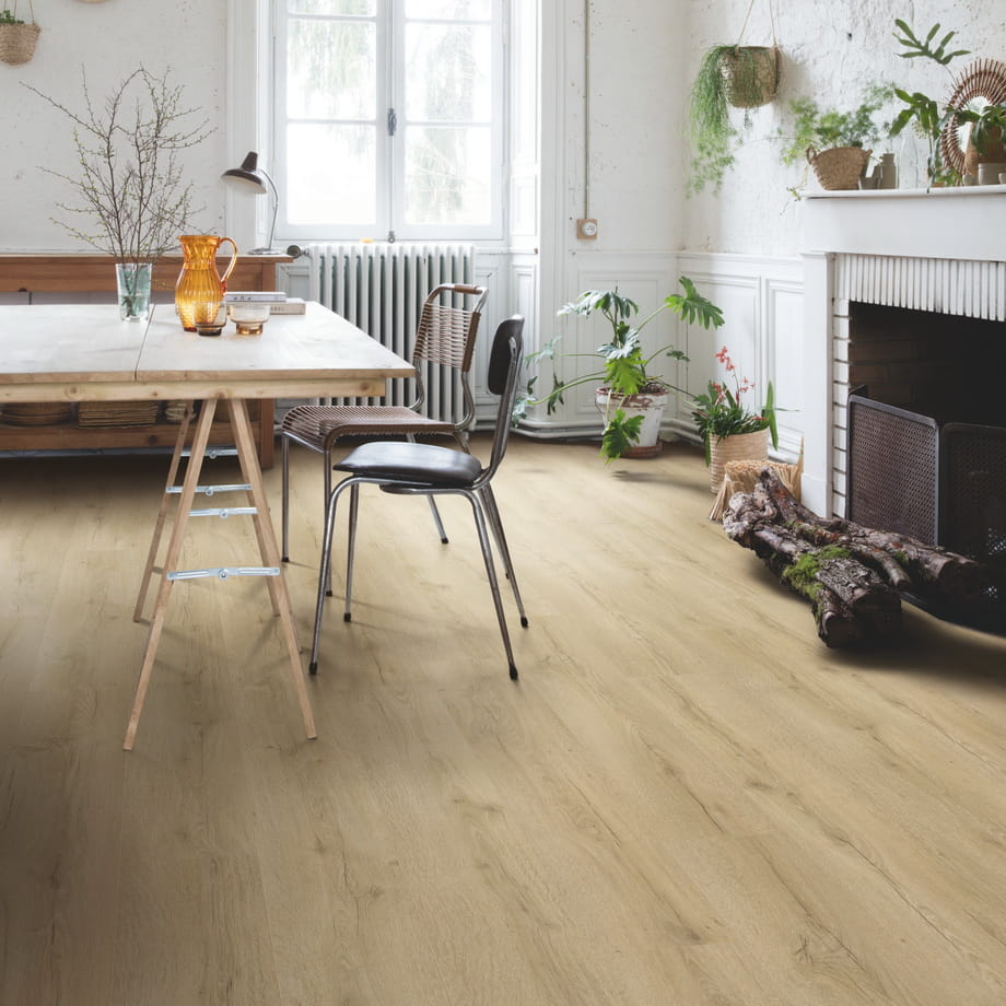Ламинат Quick-Step Дуб Бежевый Рустикальный CLH4084 Classic в интерьере