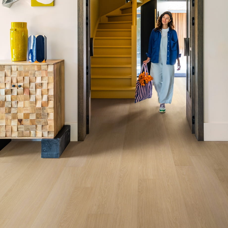 Ламинат Quick-Step Доска белого дуба лакированная IM3105 Impressive в интерьере 2