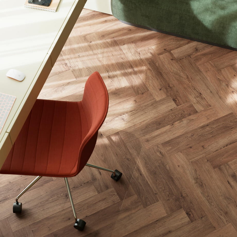 Виниловый пол BerryAlloc Porto 60002247 Zenn Click Comfort 55 Herringbone в интерьере