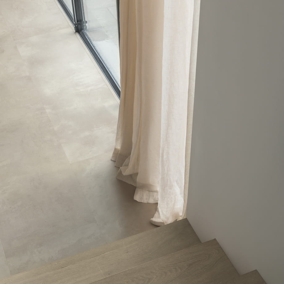 Ламинат Quick-Step Тонированный Бетон MUU5491 Muse Ultra в интерьере 3