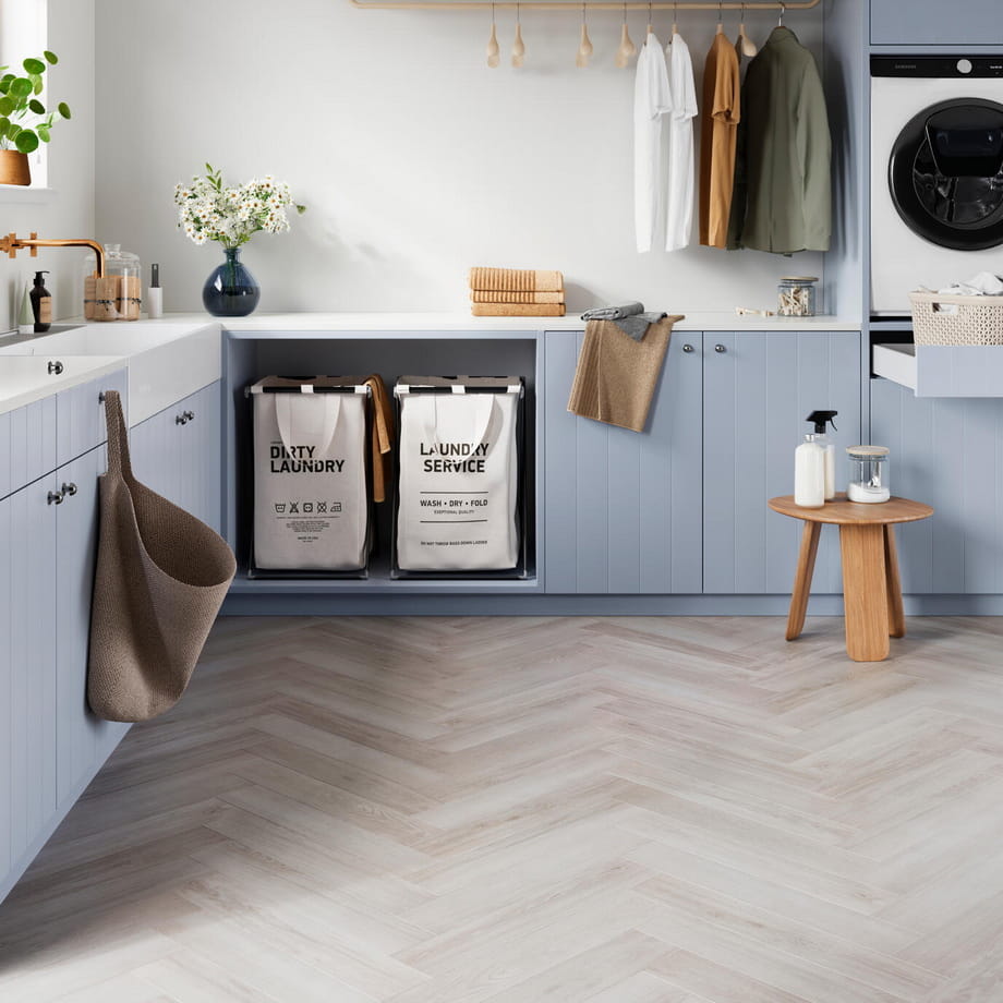 Виниловый пол BerryAlloc Oslo 60002245 Zenn Click Comfort 55 Herringbone в интерьере