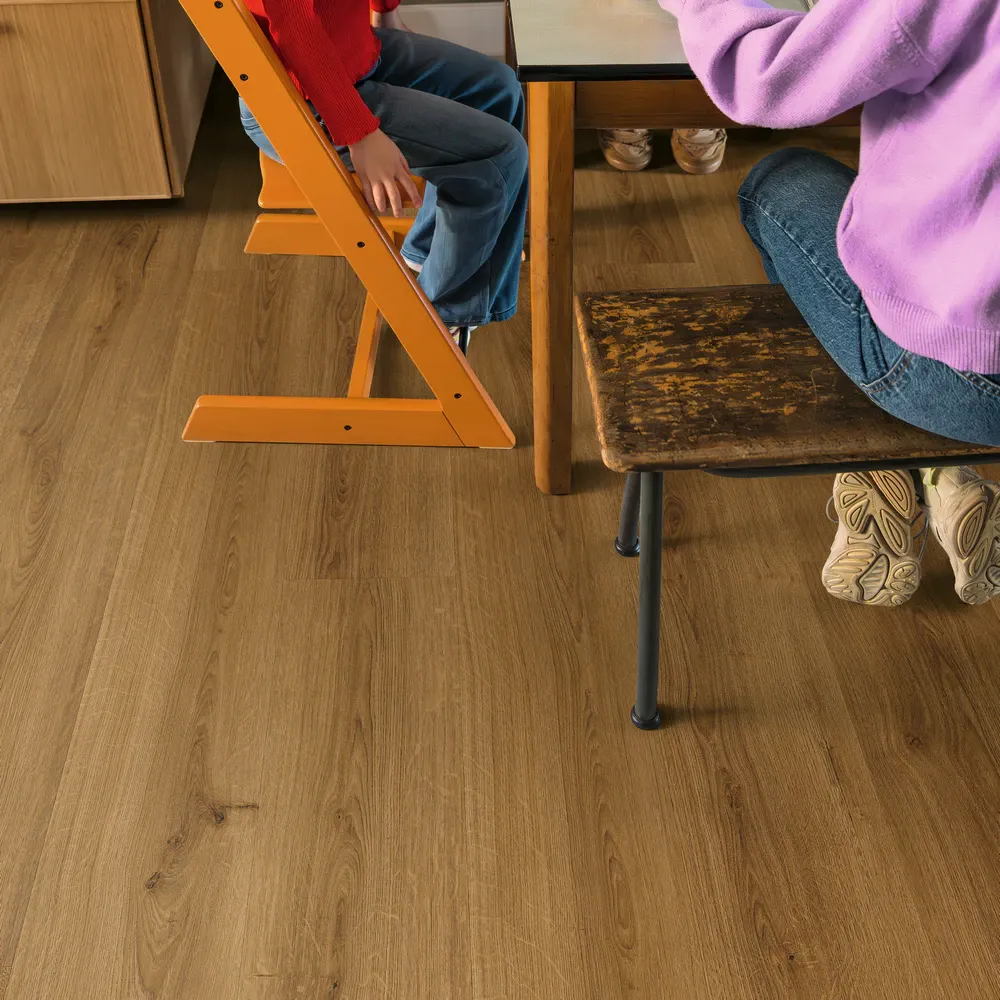 Quick-Step Alpha винил Bloom AVMPU40315 Эко Карамельный в интерьере 2