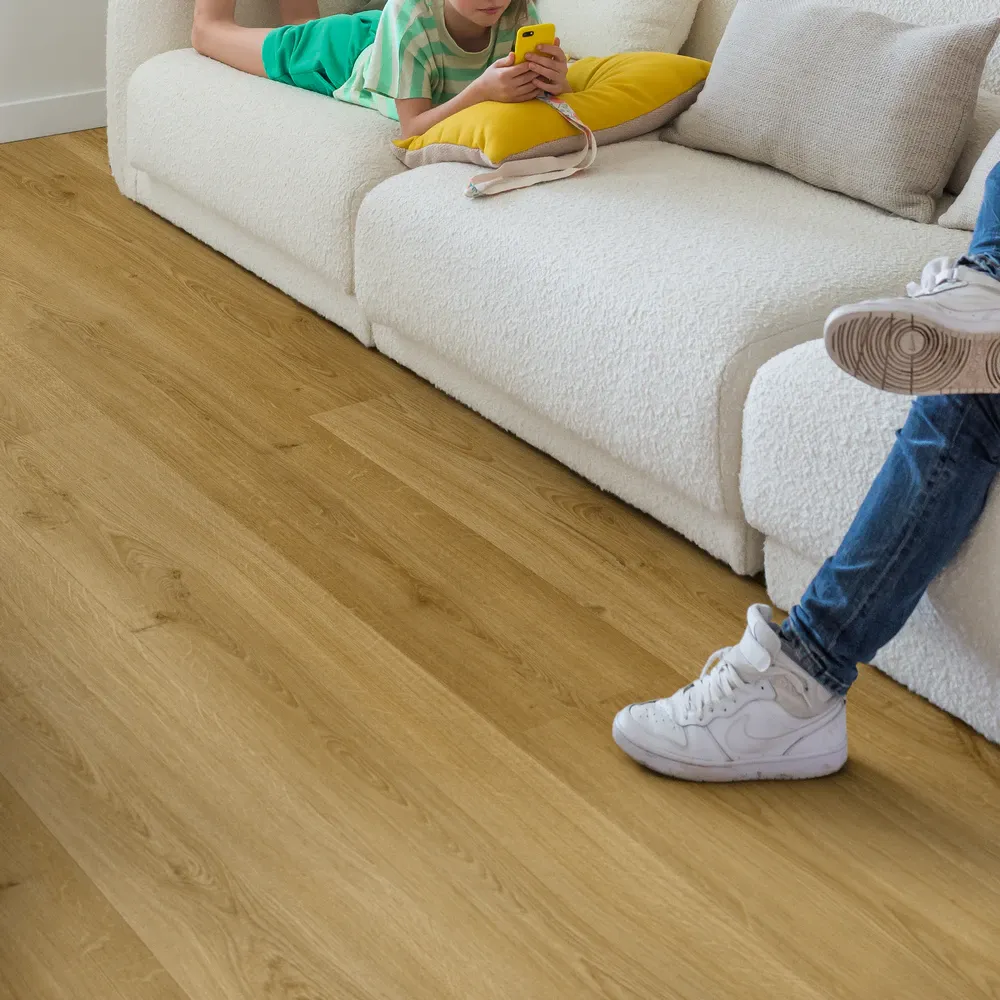 Quick-Step Alpha винил Bloom AVMPU40238 Эко Дымчатый в интерьере 3