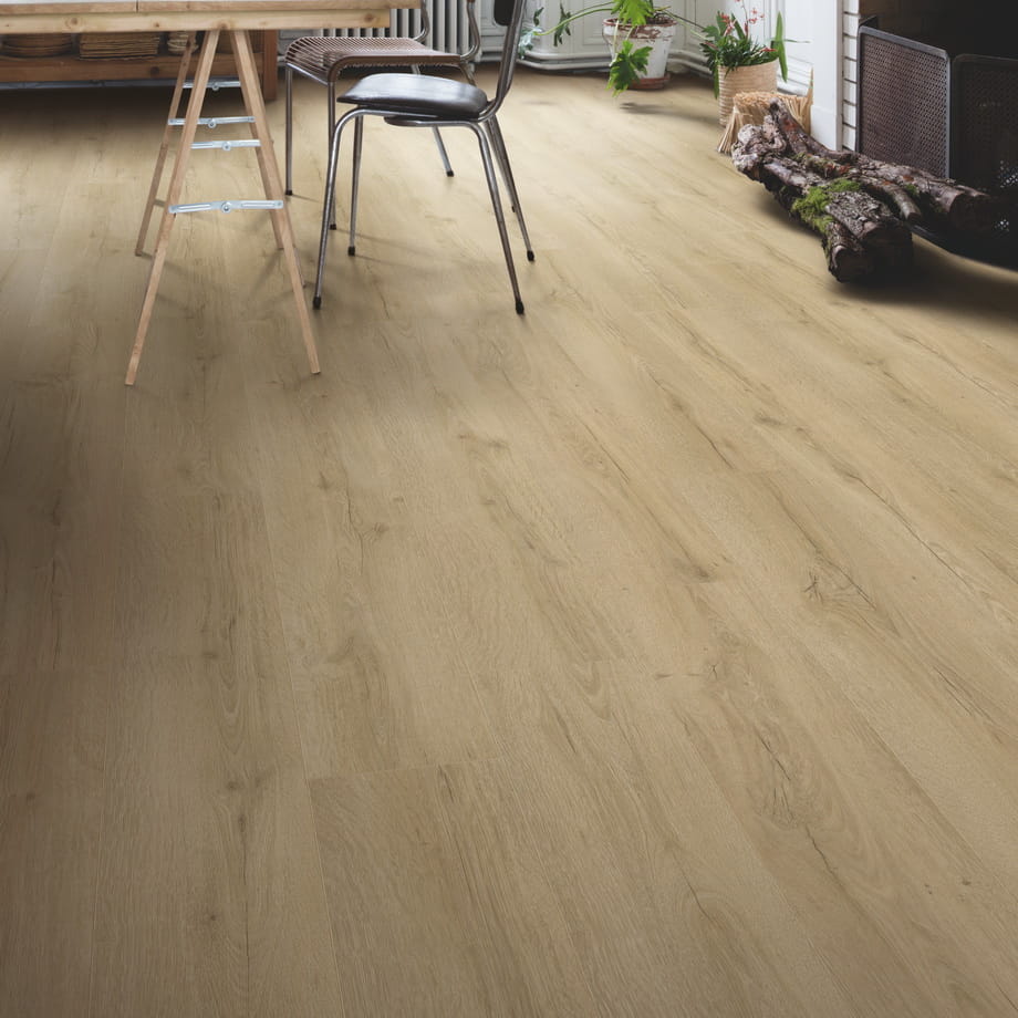 Ламинат Quick-Step Дуб Бежевый Рустикальный CLH4084 Classic в интерьере 2