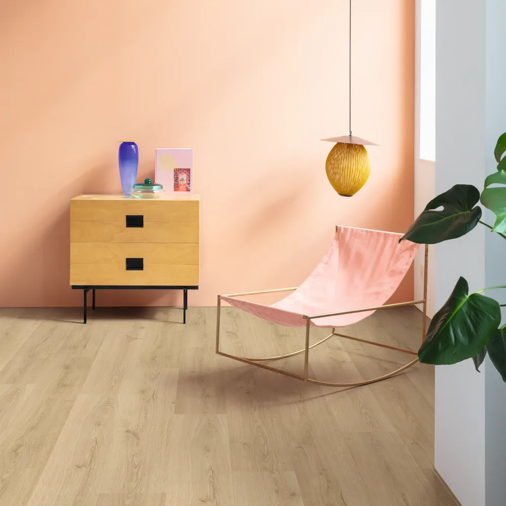 Quick-Step Alpha винил Bloom AVMPU40236 Эко Беж в интерьере 6