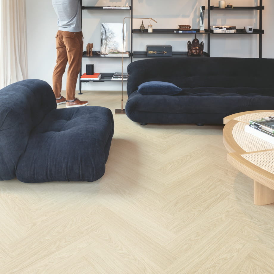 ПВХ-плитка Quick-Step Дуб Чистый Полярный AVHBU40361 Alpha Vinyl Ciro в интерьере 1