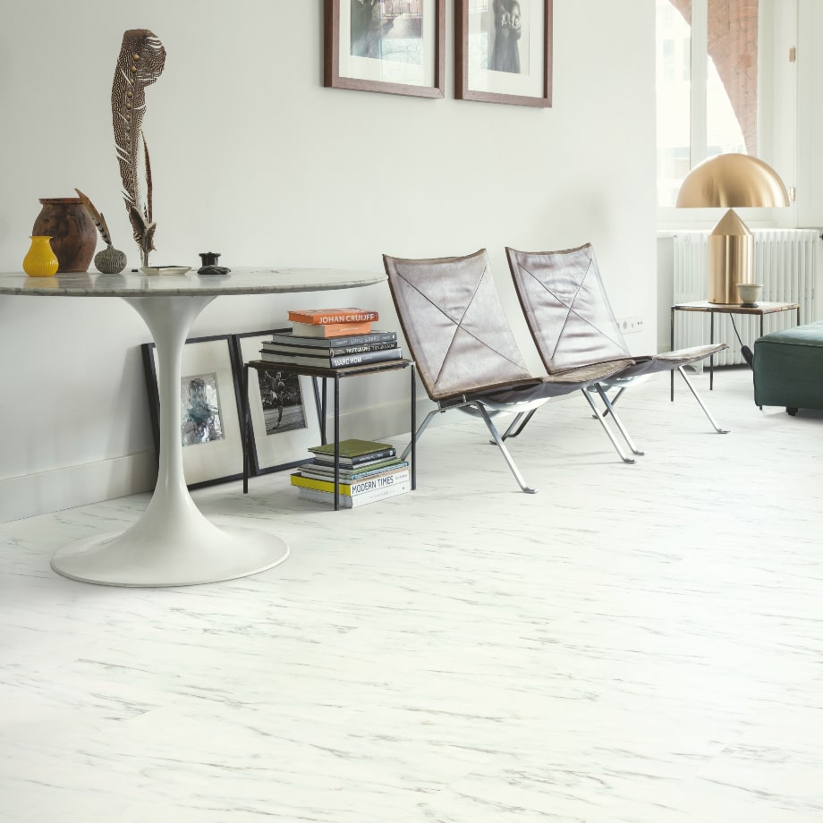Кварц виниловый пол Quick-Step Alpha Oro AVSTU40136 Мрамор Каррарский Белый в интерьере