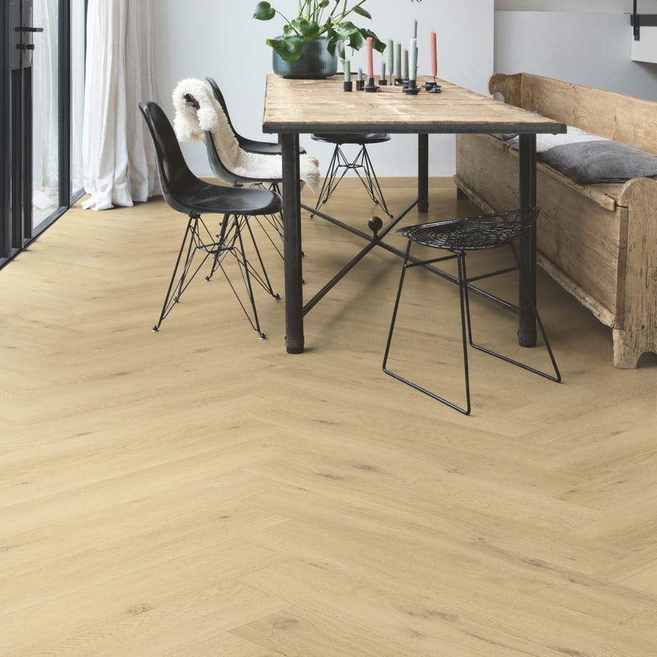 Виниловый пол Quick-Step Морской бриз натyральный SGHBC20326 Pristine в интерьере