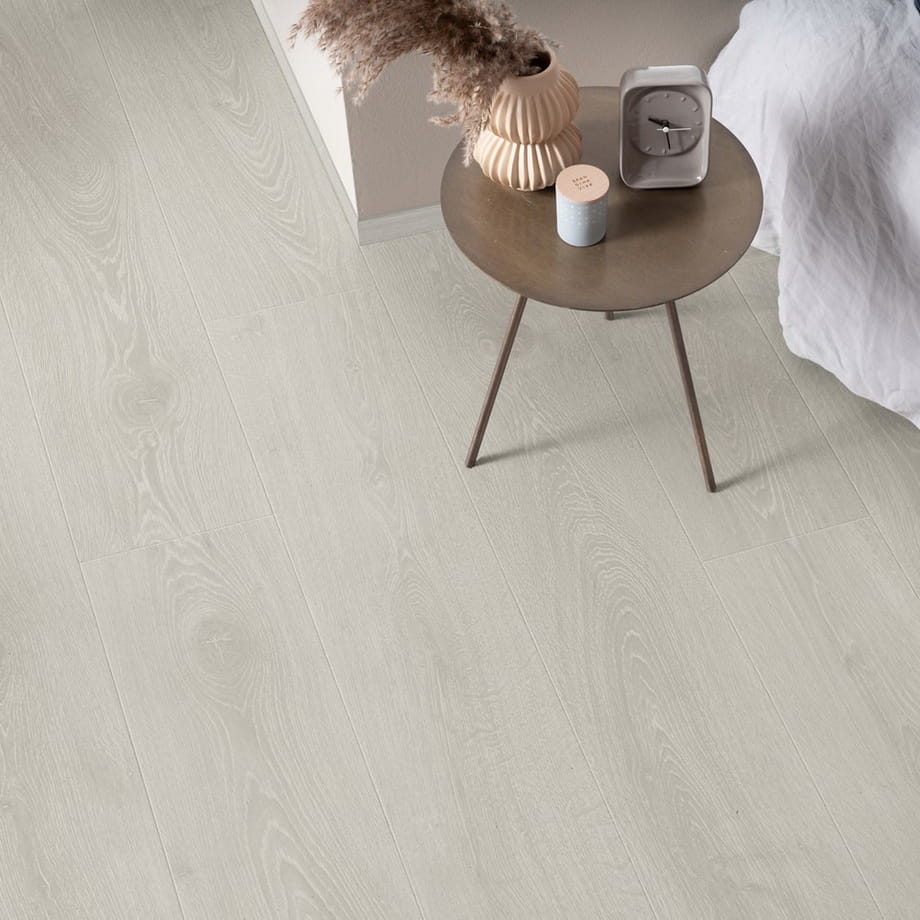 Ламинат Pergo Дуб студийный L1251-03867 Skara pro в интерьере 2