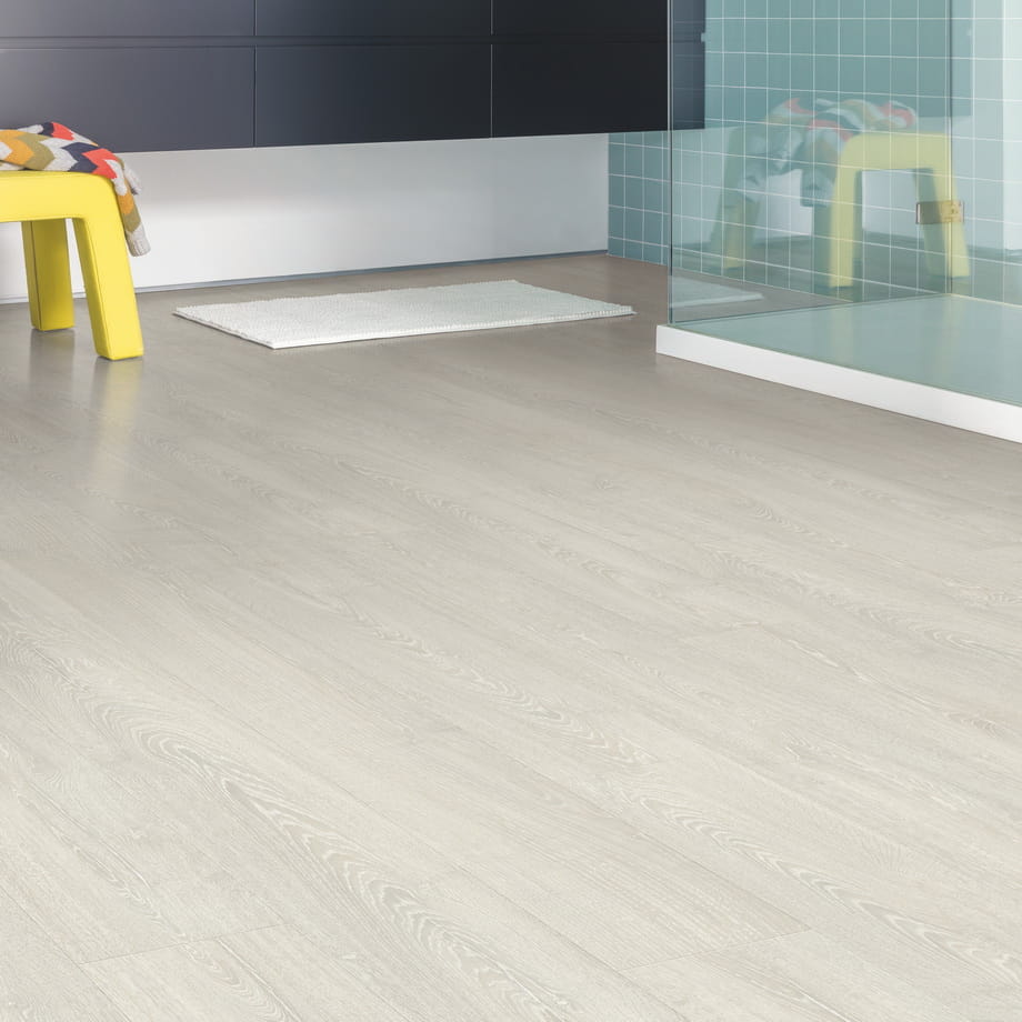 Ламинат Quick-Step Дуб Фантазийный белый IM3559 Impressive в интерьере 3