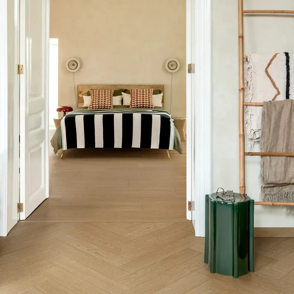 Клеевой BerryAlloc Spirit Soul GD 55 Herringbone Aria в интерьере 2
